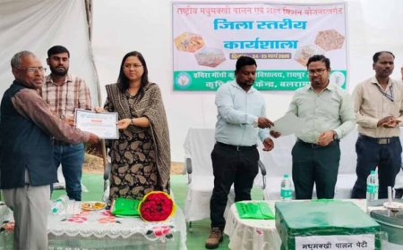 मधुमक्खी पालन से किसानों की आय में 20 से 25 प्रतिशत तक वृद्धि संभव