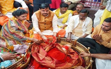 मुख्यमंत्री डॉ. यादव ने सपत्नीक अंगारेश्वर महादेव का पूजन-दर्शन कर अभिषेक किया