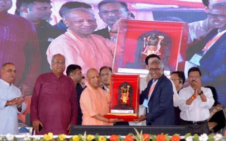 मुख्यमंत्री योगी आदित्यनाथ ने किया सॉफ्टवेयर टेक्नोलॉजी पार्क के गोरखपुर सेंटर का उद्घाटन