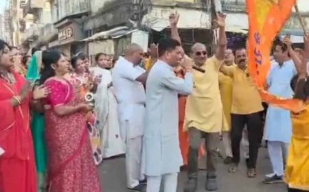 चैत्र नवरात्र पर मनेन्द्रगढ़ में भक्ति की बयार: प्रभात फेरी में उमड़ रहा श्रद्धालुओं का सैलाब