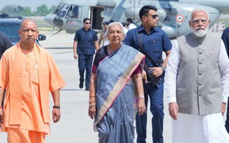 ऐतिहासिक क्षण: जेवर से पहली उड़ान, राज्यपाल आनंदीबेन पटेल व सीएम योगी ने किया लखनऊ का सफर