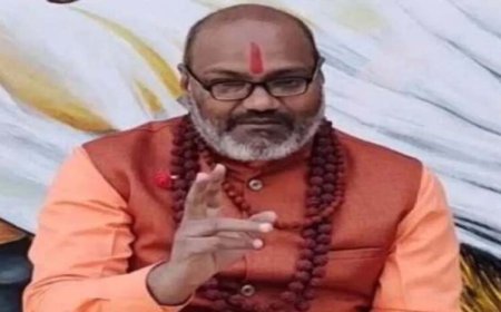 यति नरसिंहानंद का विवादित बयान, बोले- गांधी समाज के लिए जहर, गोडसे ने हत्या नहीं वध किया