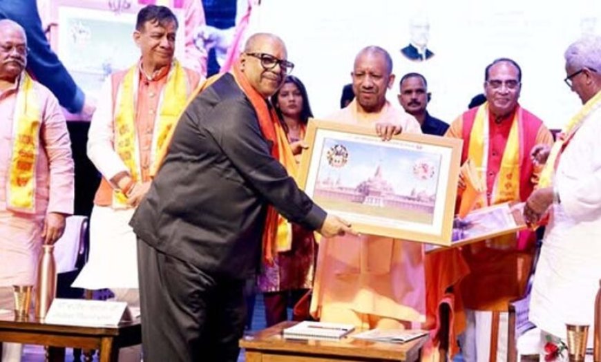 लखनऊ में आयोजित गुरु गोरखनाथ स्वास्थ्य सेवा यात्रा के कार्यकर्ताओं के सम्मान समारोह में सम्मिलित हुए मुख्यमंत्री