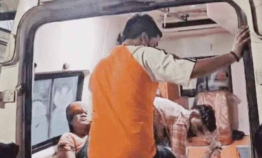 छिंदवाड़ा में भीषण सड़क हादसा: CM कार्यक्रम से लौट रही बस पलटी, 3 की मौत, 30+ घायल