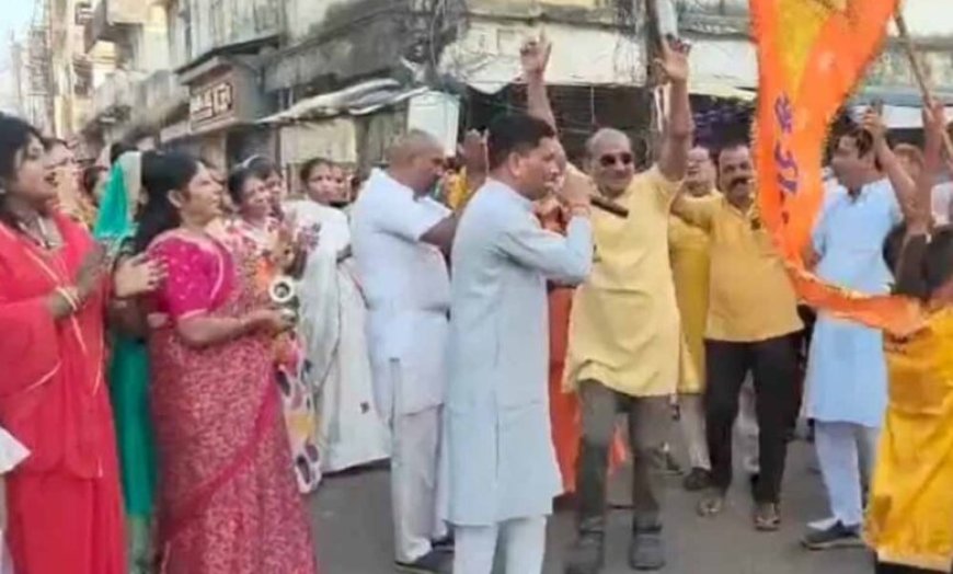 चैत्र नवरात्र पर मनेन्द्रगढ़ में भक्ति की बयार: प्रभात फेरी में उमड़ रहा श्रद्धालुओं का सैलाब