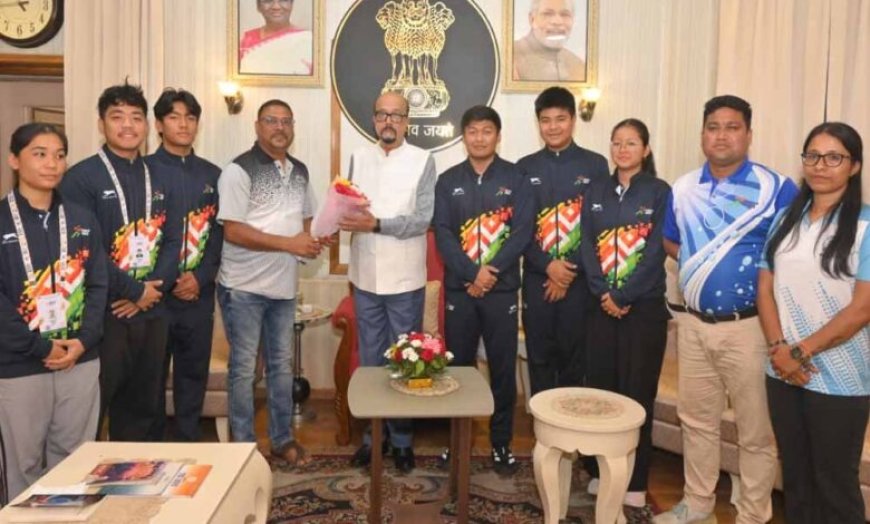 ट्राइबल गेम्स 2026 में शानदार प्रदर्शन, 9 पदक जीतने वाले असम के तैराकों ने राज्यपाल डेका से की मुलाकात