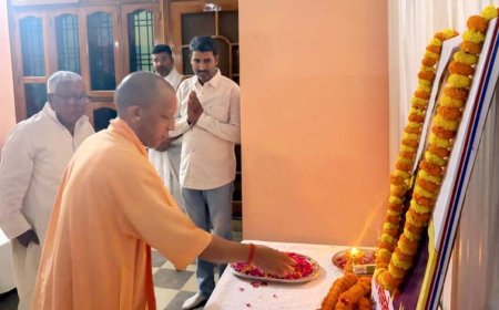 पूर्व विधायक शीतल पांडेय के पुत्र को मुख्यमंत्री योगी ने दी भावभीनी श्रद्धांजलि