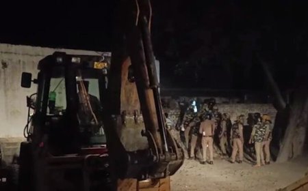 बुलडोजर कार्रवाई, लखनऊ के बीकेटी में सरकारी जमीन पर बनी मस्जिद को प्रशासन ने ढहाया