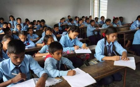 भोपाल में आज अधिकारी बने शिक्षक, 102 सरकारी स्कूलों में अफसरों ने ली क्लास, बच्चों से किया संवाद