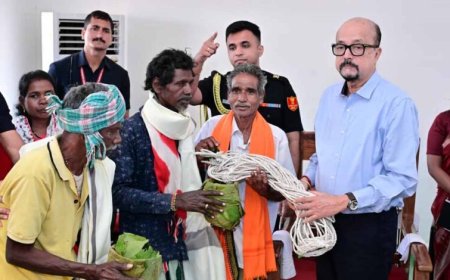 राज्यपाल  रमेन डेका ने ग्राम बेहराखार जाकर विशेष पिछड़ी जनजाति बिरहोर समुदायों से की आत्मीय मुलाकात