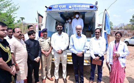 राज्यपाल  रमेन डेका ने बेहराखार में पीएम जनमन अंतर्गत संचालित मोबाइल मेडिकल यूनिट का किया अवलोकन