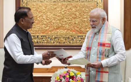 बस्तर 2.0 की शुरुआत: मुख्यमंत्री साय ने पीएम मोदी को दिया आमंत्रण, विकास का ब्लूप्रिंट सौंपा