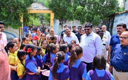 शिक्षा मंत्री गजेन्द्र यादव ने दुर्ग के प्राथमिक विद्यालय का किया निरीक्षण