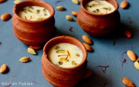 गर्मी से राहत के लिए घर पर बनाएं शाही बादाम शरबत, दे अंदरूनी ठंडक और ऊर्जा