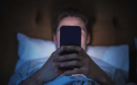 क्या स्मार्टफोन घटा रहा है दुनिया की आबादी? नए खुलासे ने बढ़ाई चिंता