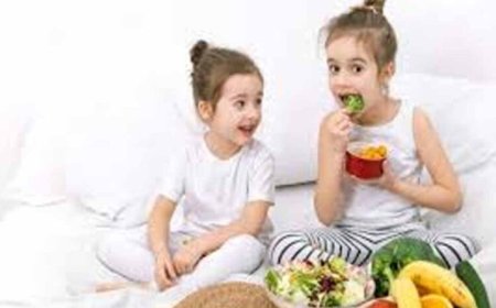 गर्मी में बच्चों की सेहत का ख्याल: डाइट में शामिल करें ये ठंडक देने वाले फूड्स