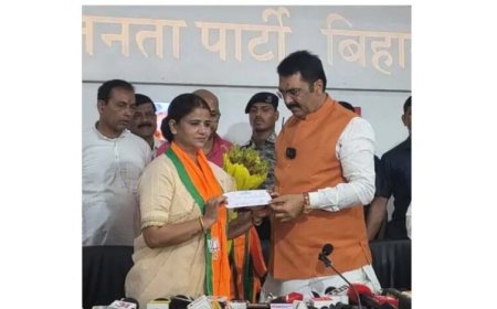 RJD को बड़ा झटका, रितु जायसवाल ने थामा BJP का दामन; संजय सरावगी ने दिलाई सदस्यता