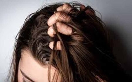 ऑयली बालों से परेशान हैं? जानें कारण और आसान घरेलू उपाय