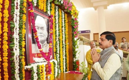 मुख्यमंत्री डॉ. यादव ने पूर्व मुख्यमंत्री स्व. कैलाश नाथ काटजू की जयंती पर पुष्पांजलि की अर्पित