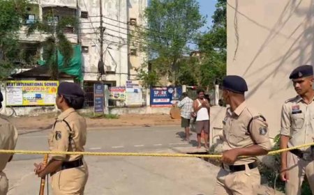 रायपुर के सेंट पॉल स्कूल परिसर में चला बुलडोजर, सामुदायिक भवन की आड़ में चर्च निर्माण का आरोप