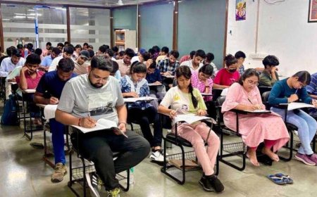 CM साय ने UPSC प्रीलिम्स में सफल ट्राइबल यूथ हॉस्टल के विद्यार्थियों से की मुलाकात, बढ़ाया हौसला