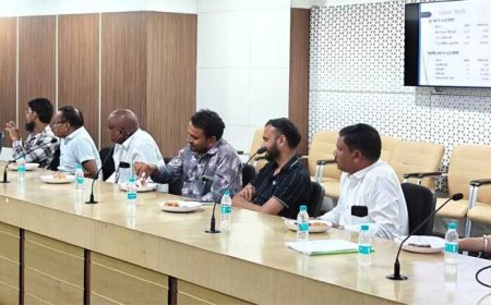 परिवहन सचिव ने बस संचालकों और अधिकृत वेंडरों के साथ की समीक्षा बैठक