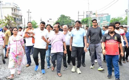 रायपुर का निरीक्षण करने में स्कूटी से निकले उप मुख्यमंत्री अरुण साव