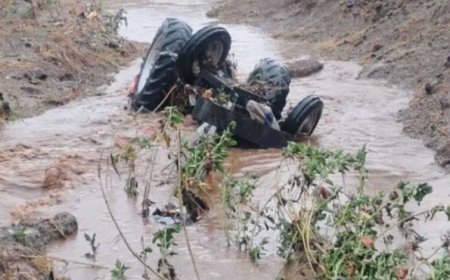 उफनते पहाड़ी नाले में बहा ट्रैक्टर, बड़वानी में चालक लापता, तलाश जारी