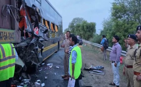 यमुना एक्सप्रेसवे पर भीषण हादसा, ट्रक से टकराई वोल्वो बस; 4 यात्रियों की मौत, 19 घायल