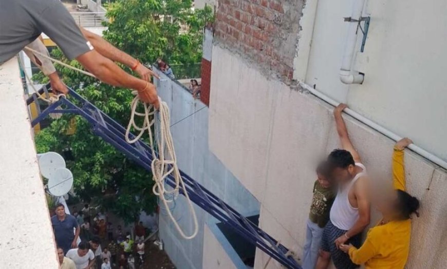 इंदौर के डायल-112 हीरोज इलेक्ट्रिक व्हीकल शो-रूम में लगी आग, संयुक्त रेस्क्यू अभियान चलाकर बिल्डिंग में फँसे लोगों की बचाई जान