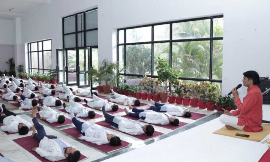 बीएमएचआरसी में योग सप्ताह के तीसरे दिन मरीजों और विद्यार्थियों के लिए योग सत्र आयोजित