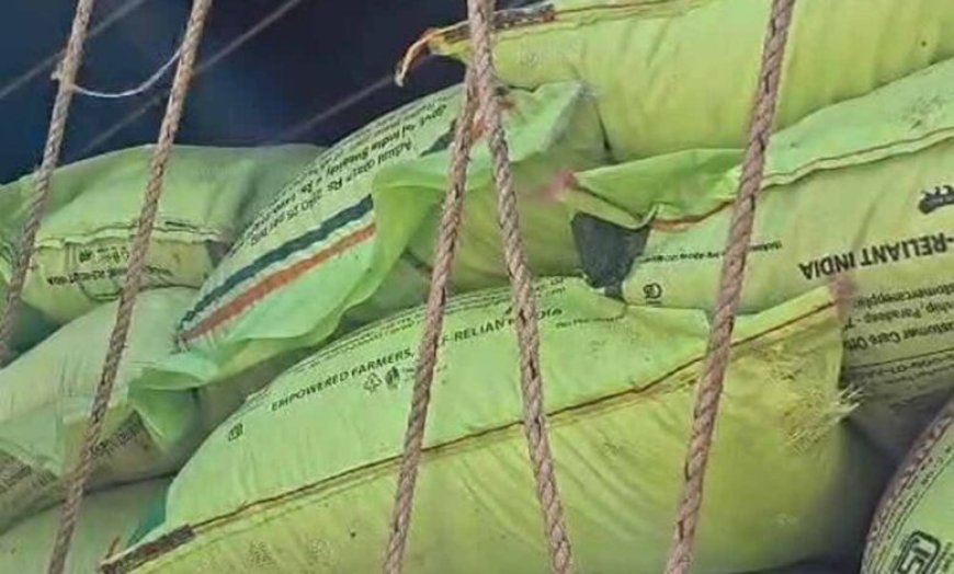 अवैध खाद से भरा मिनी ट्रक पकड़ा गया, पुलिस ने 3 लाख से ज्यादा का माल किया जब्त