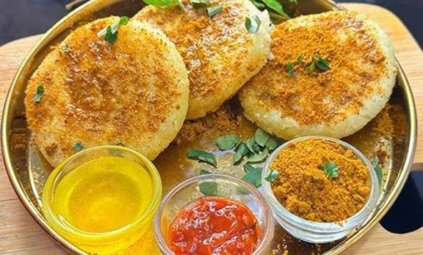 क्रिस्पी थट्टे इडली फ्राई: साउथ इंडियन पोडी मसाले के साथ एक चटपटा नाश्ता रेसिपी