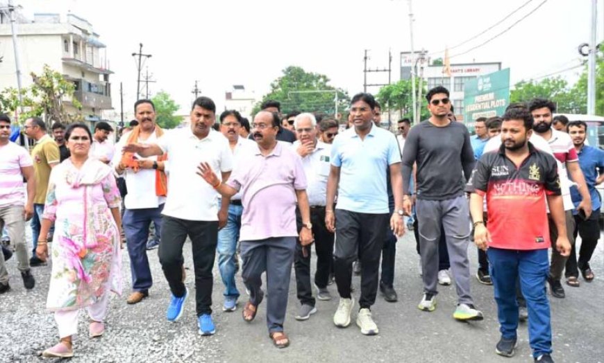 रायपुर का निरीक्षण करने में स्कूटी से निकले उप मुख्यमंत्री अरुण साव