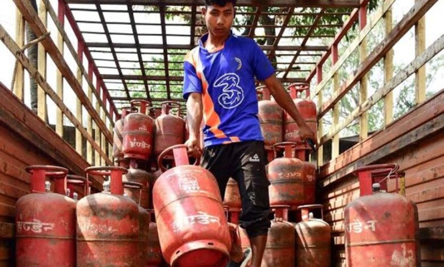LPG सिलेंडर के दाम स्थिर, घरेलू उपभोक्ताओं को नहीं मिली कोई राहत या बढ़ोतरी