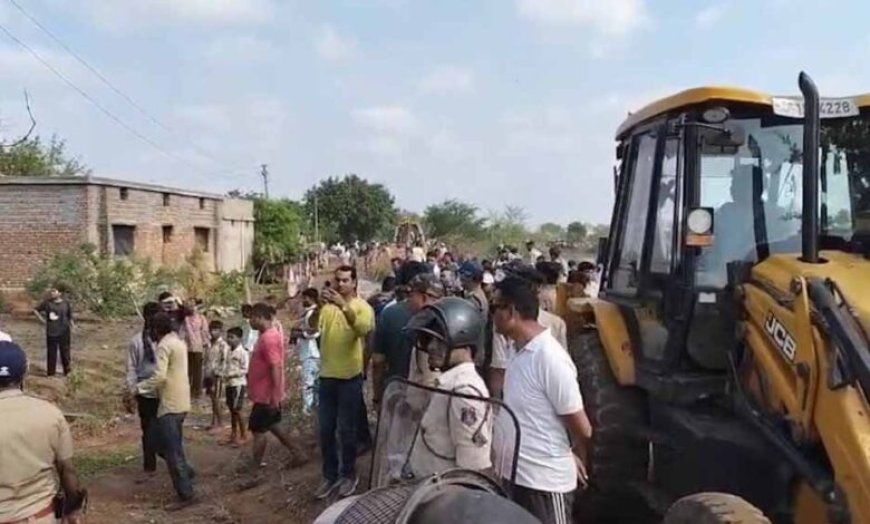 रायपुर में पुलिस सुरक्षा के बीच प्रशासन की बेदखली कार्रवाई, ग्रामीणों ने किया विरोध प्रदर्शन