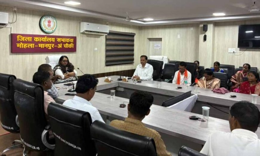 CEO के तबादले की मांग पर अड़े सरपंच, सामूहिक इस्तीफे की दी चेतावनी