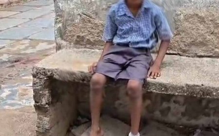 धमतरी स्कूल में शराब की टूटी बोतल से घायल हुआ छात्र, ग्रामीणों का फूटा गुस्सा, कार्रवाई की मांग