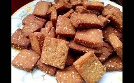 गुड़ और गेहूं के आटे से बनाएं हेल्दी मीठी मठरी, स्वाद भी और सेहत भी