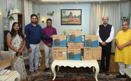 स्वेच्छानुदान मद से सुदूर वनांचल स्थित स्वामी आत्मानंद स्कूल, मांझीगुडा को 10 कंप्यूटर प्रदत्त