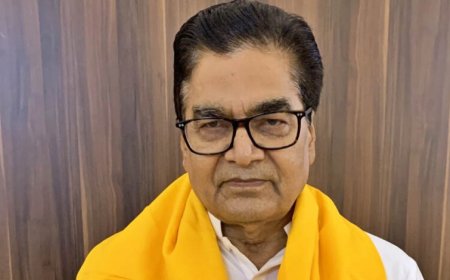 राम गोपाल यादव के WhatsApp पर लगी रोक, रोज 5 हजार लोगों को भेजते थे