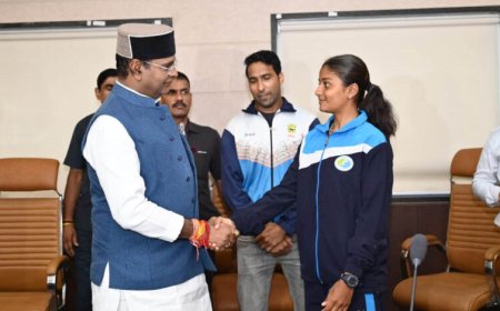 एशियन गेम्स के लिए क्वालीफाई करने वाले खिलाड़ियों से टी.टी. नगर स्टेडियम में मिले मंत्री सारंग