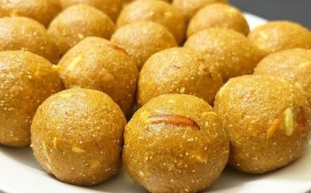 घर पर बनाएं हलवाई जैसे आटे के लड्डू, बिना चाशनी के आसान और स्वादिष्ट रेसिपी