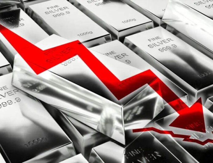 Silver Price Crash: 3 दिन में ₹8,400 टूटी चांदी, जानिए आज 10 ग्राम 24 कैरेट सोने का ताजा भाव