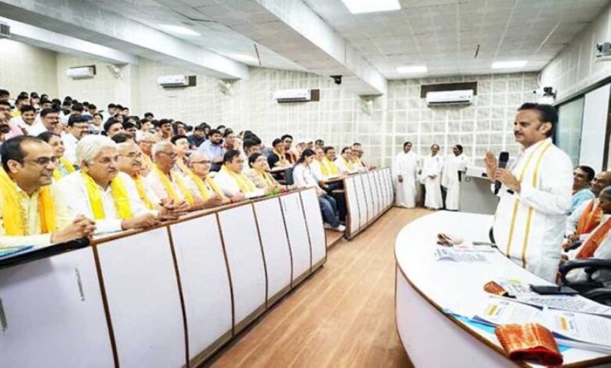 चिकित्सा सेवा केवल एक पेशा नहीं बल्कि मानवता की सर्वोच्च सेवा है : उप मुख्यमंत्रीशुक्ल