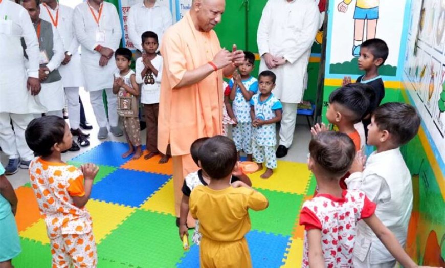 मुख्यमंत्री ने अपने हाथों से बच्चों को परोसा भोजन