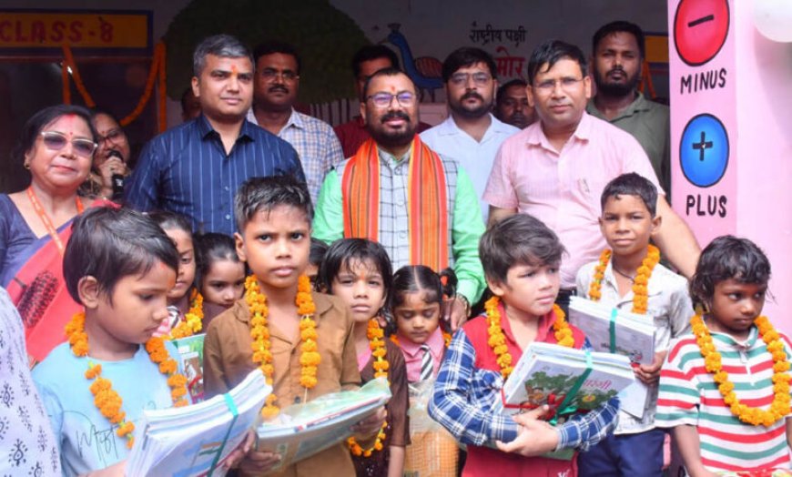 स्कूल चलो अभियान के दूसरे चरण में 1.32 लाख परिषदीय विद्यालयों में हुआ भव्य प्रवेशोत्सव