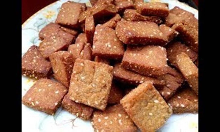 गुड़ और गेहूं के आटे से बनाएं हेल्दी मीठी मठरी, स्वाद भी और सेहत भी