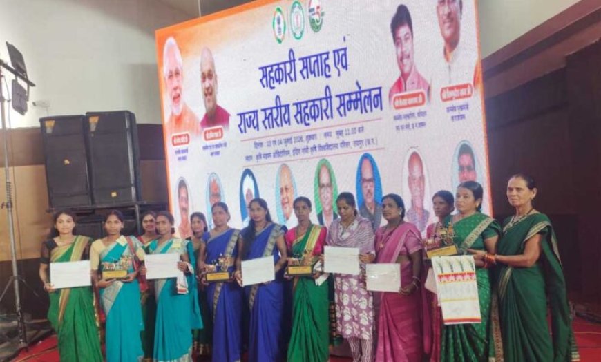 मुख्यमंत्री  विष्णुदेव साय ने जशपुर के वन धन विकास केंद्र पंचक्की की महिला स्व-सहायता समूह को किया सम्मानित