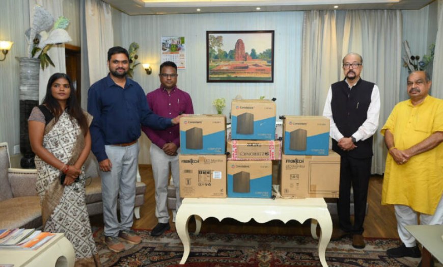 स्वेच्छानुदान मद से सुदूर वनांचल स्थित स्वामी आत्मानंद स्कूल, मांझीगुडा को 10 कंप्यूटर प्रदत्त